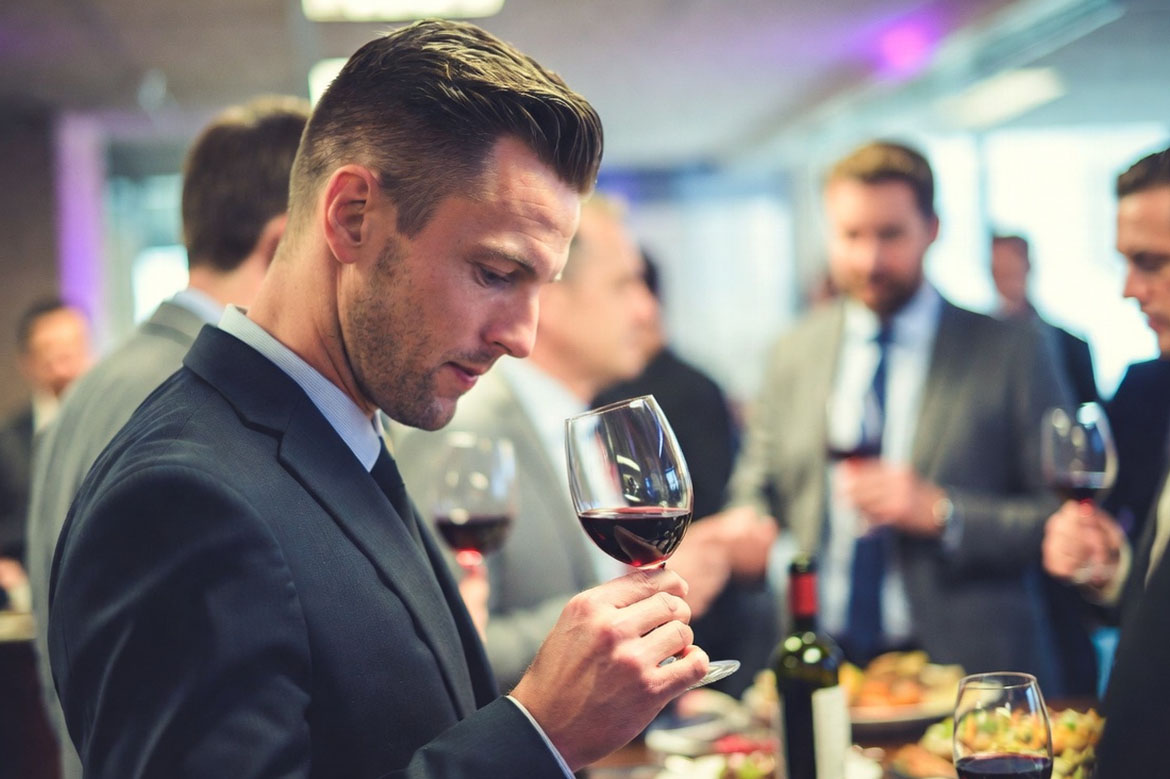 Я не хочу умирать от похмелья — как выжить на корпоративе без таблеток и капельниц?